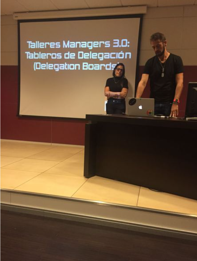 María Morales y Javier Garzás presentando el taller de Tableros de Delegación